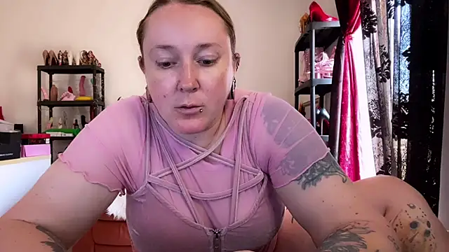 kisicaxx online show from May 2026 11:42:02 AM