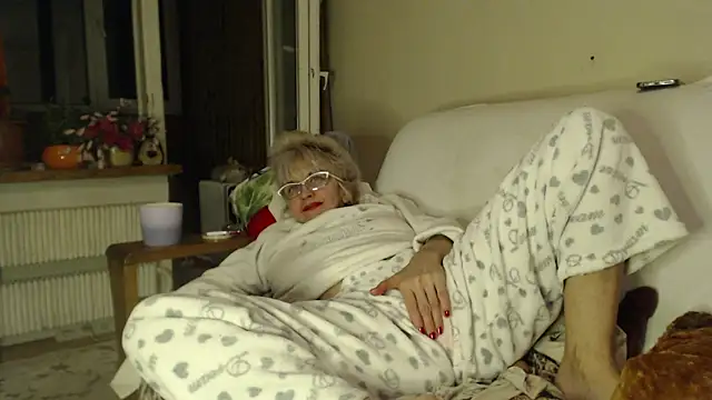 Snapshot of larawet chatting on March 2025 11:07:01 PM larawet online show from March 2025 11:07:01 PM