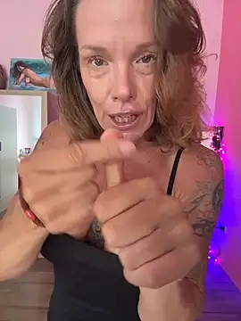 mommyselenafit  online show from April 2026 01:17:01 AM