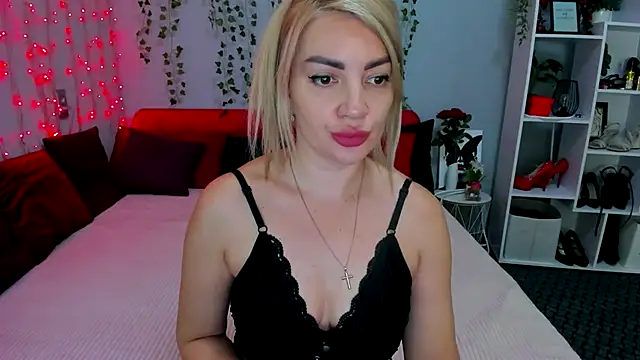 LunaBellucci online show from December 2025 09:13:02 AM