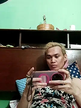 Snapshot of QueenSoreal chatting on June 2026 03:36:01 PM QueenSoreal online show from June 2026 03:36:01 PM