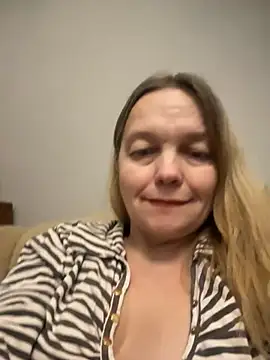 Snapshot of Susanel chatting on January 2025 04:37:02 PM Susanel online show from January 2025 04:37:02 PM