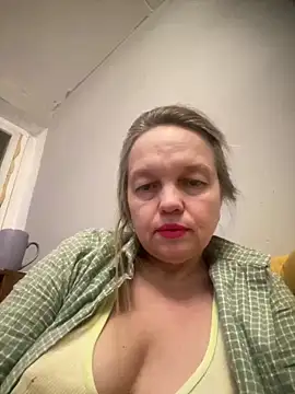 Snapshot of Susanel chatting on January 2025 02:58:02 PM Susanel online show from January 2025 02:58:02 PM