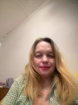 Snapshot of Susanel chatting on January 2025 05:01:01 PM Susanel online show from January 2025 05:01:01 PM