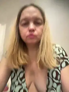 Snapshot of Susanel chatting on January 2025 10:08:02 PM Susanel online show from January 2025 10:08:02 PM