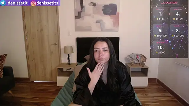 Snapshot of DenisseTits chatting on February 2025 08:10:01 PM DenisseTits online show from February 2025 08:10:01 PM