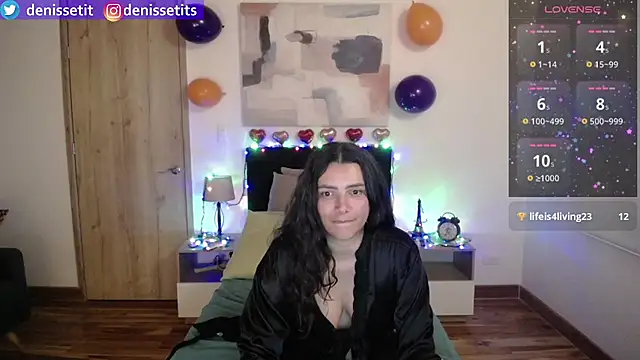 Snapshot of DenisseTits chatting on February 2025 11:33:02 PM DenisseTits online show from February 2025 11:33:02 PM