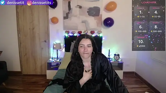 Snapshot of DenisseTits chatting on February 2025 08:40:01 PM DenisseTits online show from February 2025 08:40:01 PM