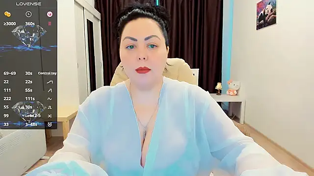 Nina Hopper online show from March 2025 12:13:01 PM