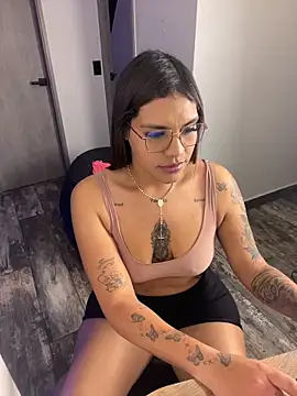 Victoria14  online show from November 2025 06:05:01 AM