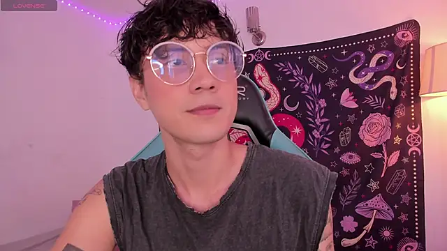 LeaneSeb online show from December 2024 08:18:02 PM