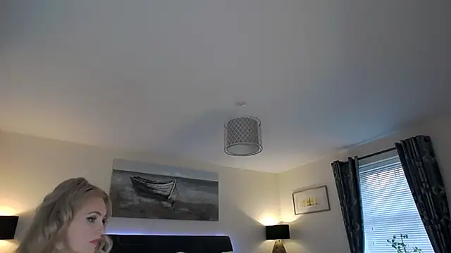 AlbanyWhite online show from November 2025 01:29:02 PM