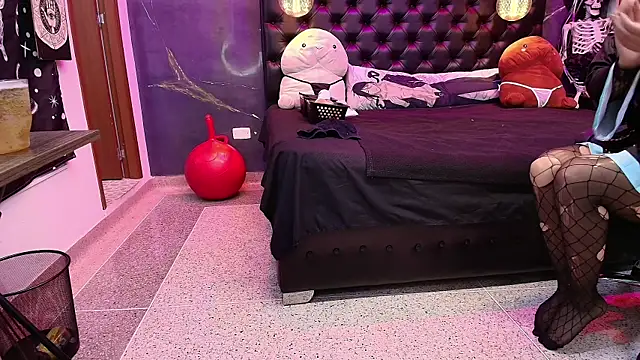 AlexHoe  online show from February 2025 06:56:01 PM