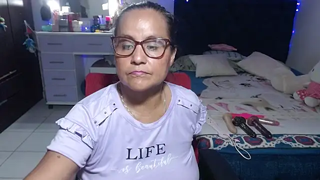 Snapshot of pervert_mommy_ chatting on June 2026 01:50:01 PM pervert mommy online show from June 2026 01:50:01 PM