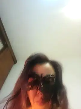 LAURAFOCOSA online show from November 2025 05:09:01 PM