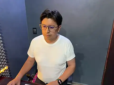 Snapshot of TheSantis chatting on March 2025 02:31:02 AM TheSantis online show from March 2025 02:31:02 AM