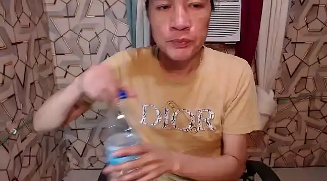 Snapshot of tshugecumxxx chatting on January 2025 03:03:01 PM tshugecumxxx online show from January 2025 03:03:01 PM