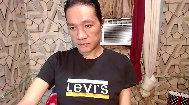 Snapshot of tshugecumxxx chatting on January 2025 05:22:02 PM tshugecumxxx online show from January 2025 05:22:02 PM