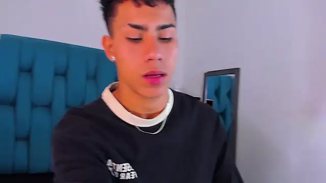 Snapshot of AlanNaughty chatting on December 2024 08:53:01 PM AlanNaughty online show from December 2024 08:53:01 PM