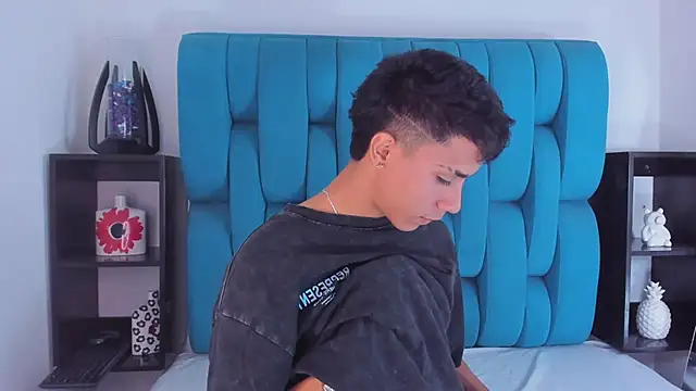 Snapshot of AlanNaughty chatting on January 2025 08:37:02 PM AlanNaughty online show from January 2025 08:37:02 PM