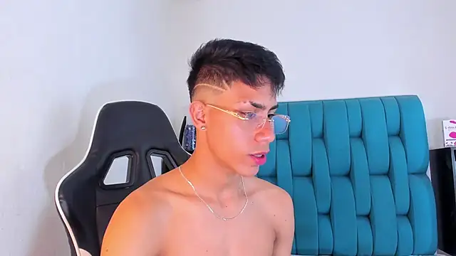 Snapshot of AlanNaughty chatting on January 2025 10:45:01 AM AlanNaughty online show from January 2025 10:45:01 AM