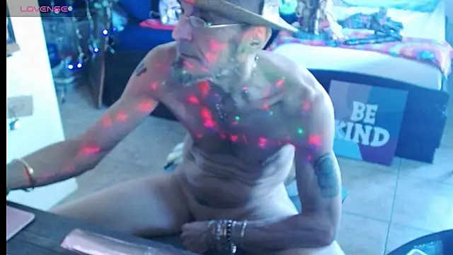 Snapshot of mycock2474u chatting on March 2025 04:33:01 PM mycock2474u online show from March 2025 04:33:01 PM