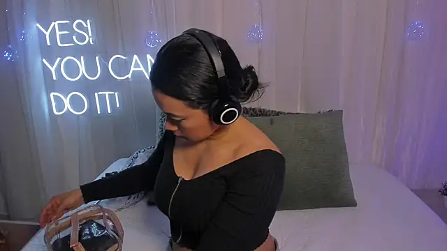 carolgaita online show from February 2025 11:33:02 AM