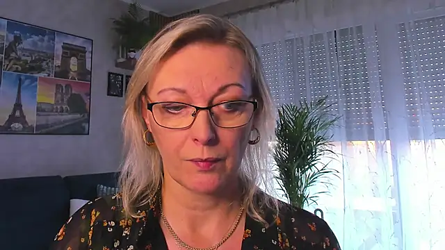 vanessa chat online show from November 2025 02:18:02 PM