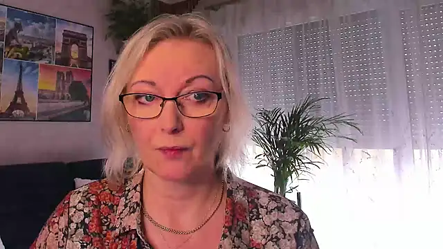 vanessa chat online show from April 2026 01:14:02 PM