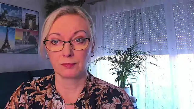 Snapshot of vanessa_chat chatting on April 2026 04:12:01 PM vanessa chat online show from April 2026 04:12:01 PM