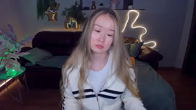 PollyOcean online show from March 2025 02:01:02 PM