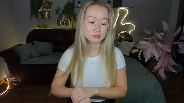 PollyOcean online show from October 2025 10:44:01 AM