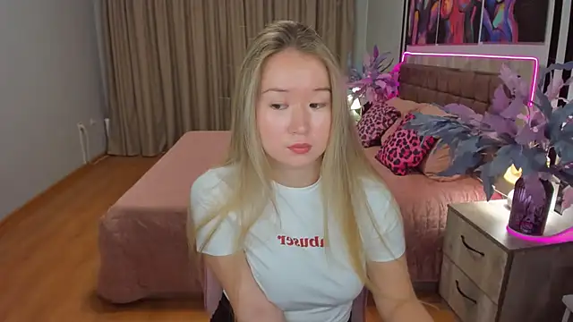 PollyOcean online show from November 2025 09:42:02 AM