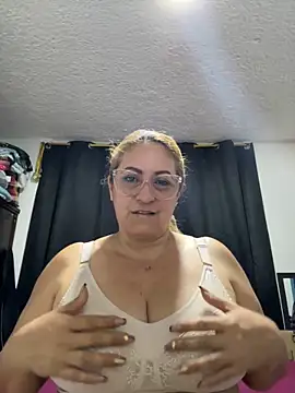 Snapshot of x_elena_x chatting on December 2024 11:26:02 PM x elena x online show from December 2024 11:26:02 PM