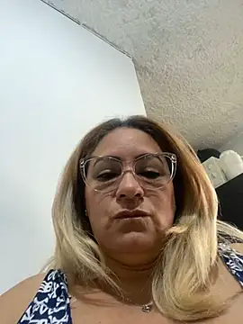 Snapshot of x_elena_x chatting on December 2024 11:38:02 AM x elena x online show from December 2024 11:38:02 AM