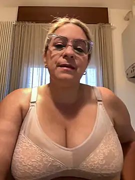 Snapshot of x_elena_x chatting on January 2025 11:32:02 AM x elena x online show from January 2025 11:32:02 AM