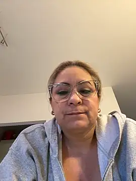 Snapshot of x_elena_x chatting on January 2025 07:50:01 AM x elena x online show from January 2025 07:50:01 AM