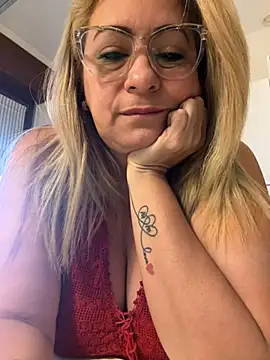 Snapshot of x_elena_x chatting on February 2025 08:29:01 AM x elena x online show from February 2025 08:29:01 AM