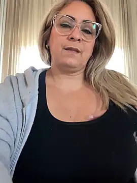 Snapshot of x_elena_x chatting on February 2025 11:44:02 AM x elena x online show from February 2025 11:44:02 AM