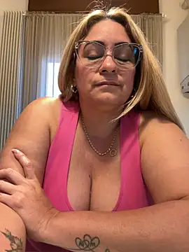 Snapshot of x_elena_x chatting on February 2025 08:42:02 AM x elena x online show from February 2025 08:42:02 AM