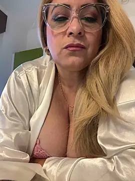 Snapshot of x_elena_x chatting on February 2025 08:48:01 AM x elena x online show from February 2025 08:48:01 AM