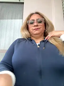 Snapshot of x_elena_x chatting on February 2025 11:51:01 AM x elena x online show from February 2025 11:51:01 AM