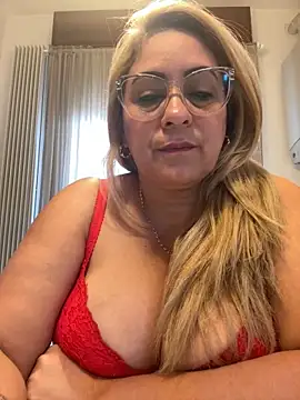 Snapshot of x_elena_x chatting on February 2025 12:11:01 PM x elena x online show from February 2025 12:11:01 PM