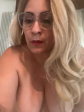 Snapshot of x_elena_x chatting on February 2025 12:36:01 PM x elena x online show from February 2025 12:36:01 PM