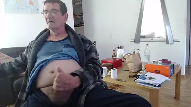 Snapshot of silvio-aus-luzern-CH chatting on March 2026 07:57:01 AM silvio-aus-luzern-CH online show from March 2026 07:57:01 AM