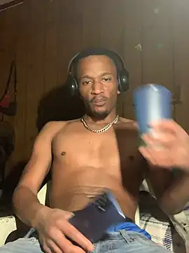 Snapshot of Tristris100 chatting on December 2024 10:31:01 PM Tristris100 online show from December 2024 10:31:01 PM