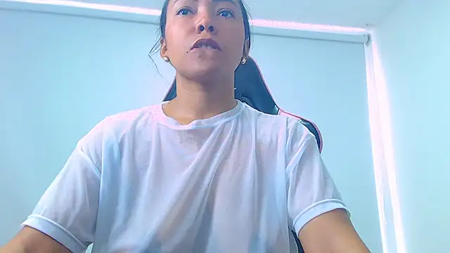 Saraahjoness online show from April 2026 03:06:01 PM