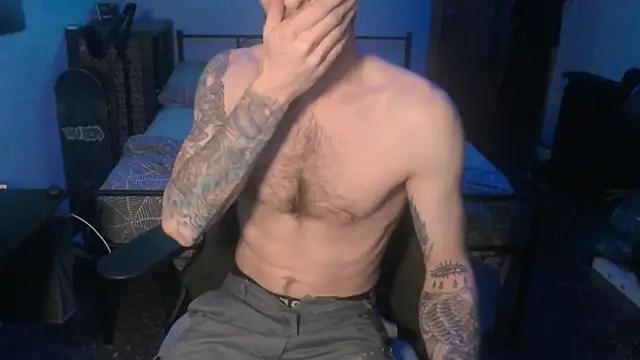 Snapshot of SexxxyLouis chatting on January 2025 08:46:02 AM SexxxyLouis online show from January 2025 08:46:02 AM