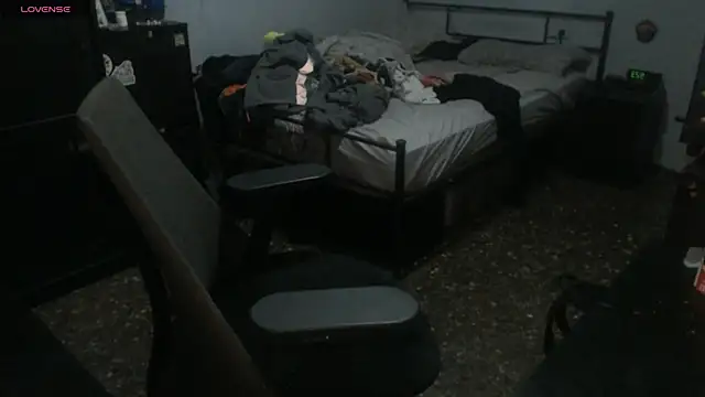 SexxxyLouis online show from December 2025 08:23:01 AM