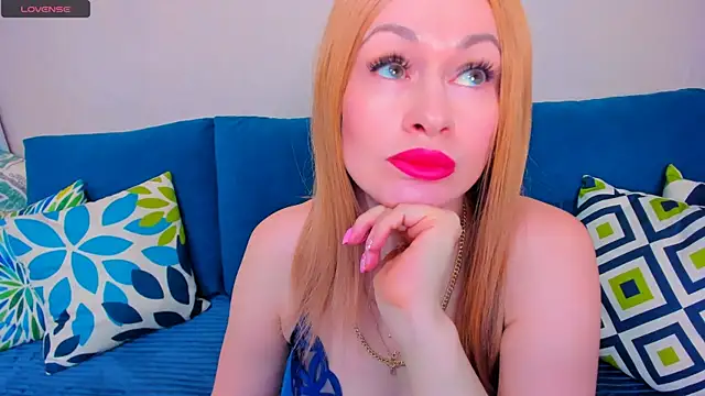 Snapshot of EllenMoore chatting on November 2025 03:01:02 AM EllenMoore online show from November 2025 03:01:02 AM